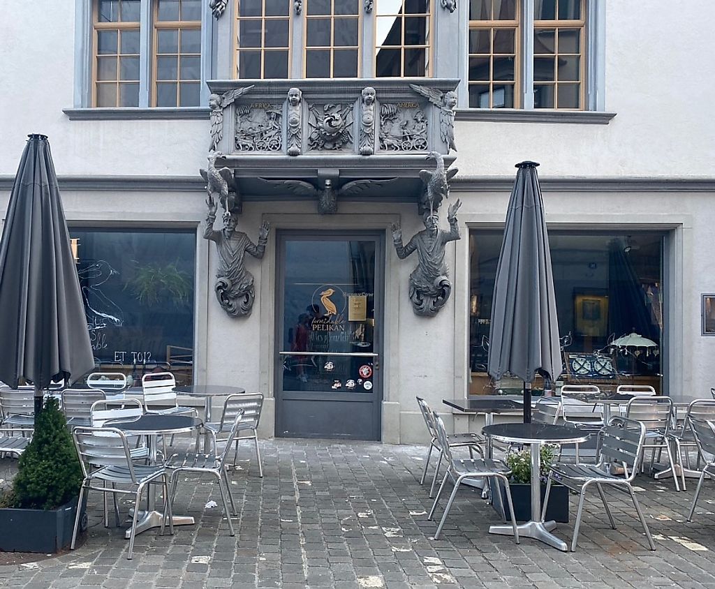 Vegane Fine Dining Vorspeise kunstvoll angerichtet
