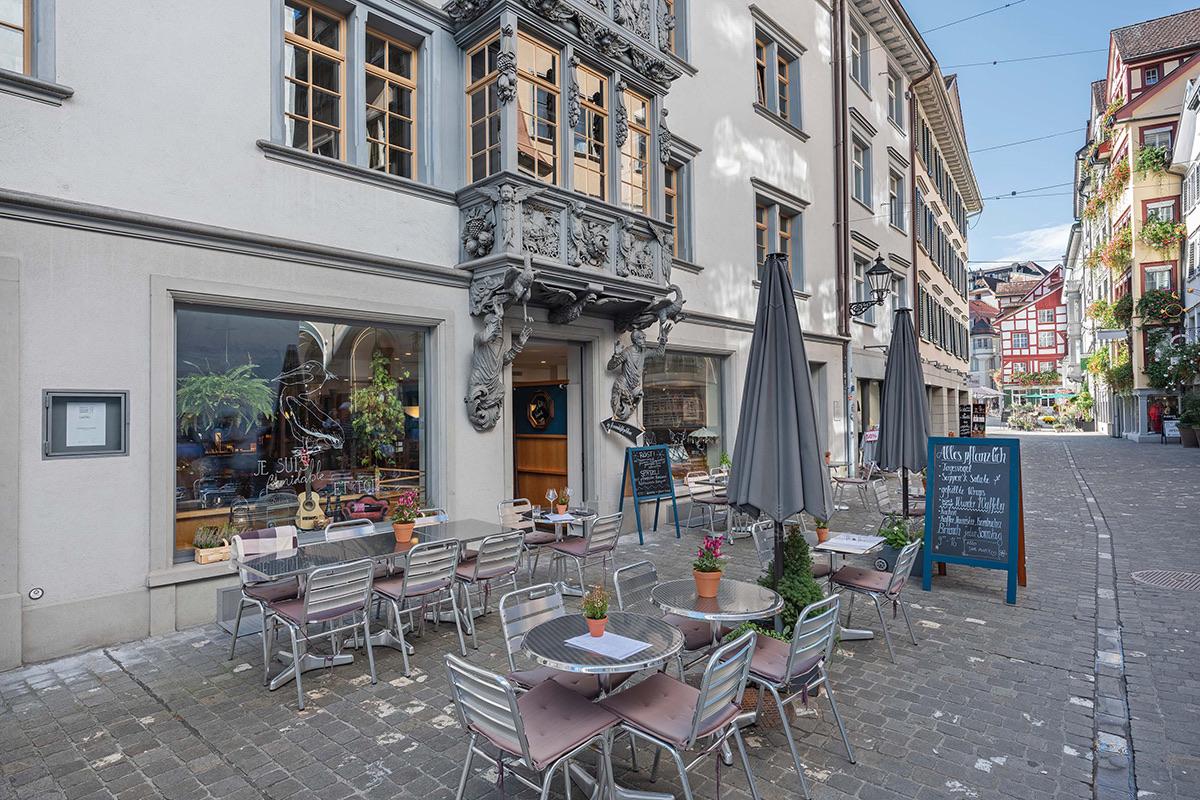 Formidable Pelikan Terrasse in der Altstadt St. Gallen